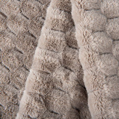 Front Material 100% Polyester Faux Fur Plush Fabric for Garment and Throw Blanket
