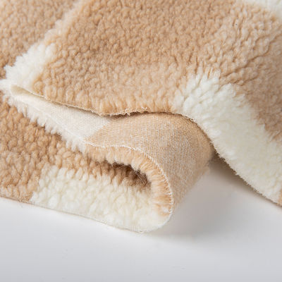 Soft and Insulating 100% Polyester Plaid Sherpa Fleece Fabric for Garments Shell