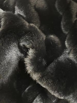 Soft Hand Feel Faux Black Coat with 1150g/m Weight and Knitted Backing Technics